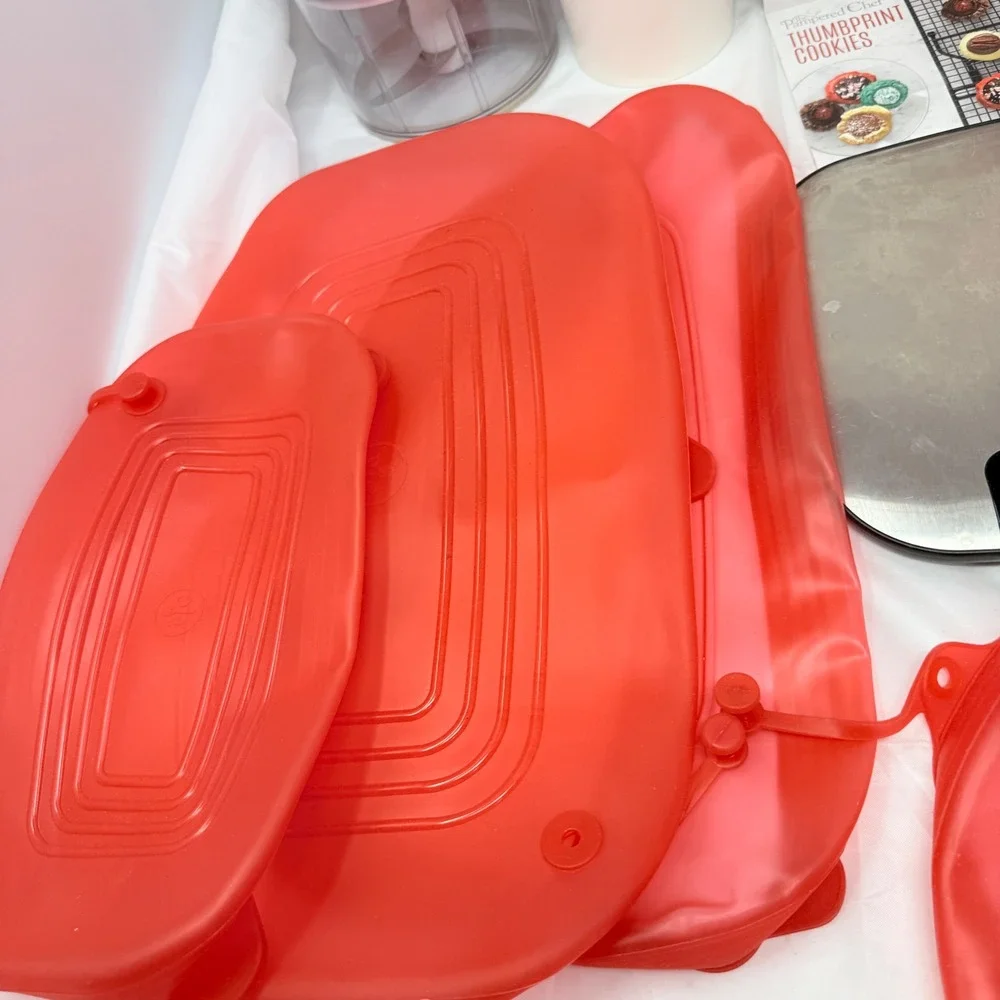 Lot of Pampered Chef Kitchen goodies Digital Scale Manual Chopper Silicone Lids